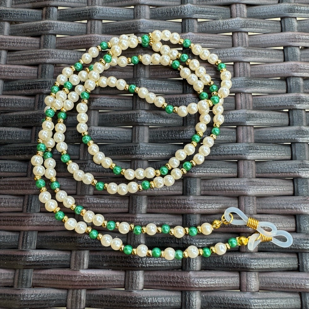 New Elegant Pearl and Green Beaded Eyeglass chain cord